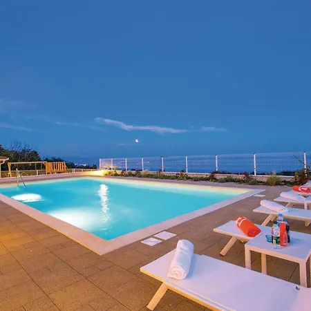 Amazing In With 5 Bedrooms, Sauna And Wifi Holiday home Veprinac