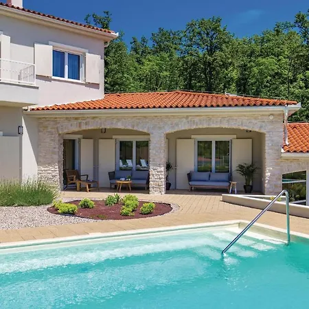 Amazing In With 5 Bedrooms, Sauna And Wifi Holiday home