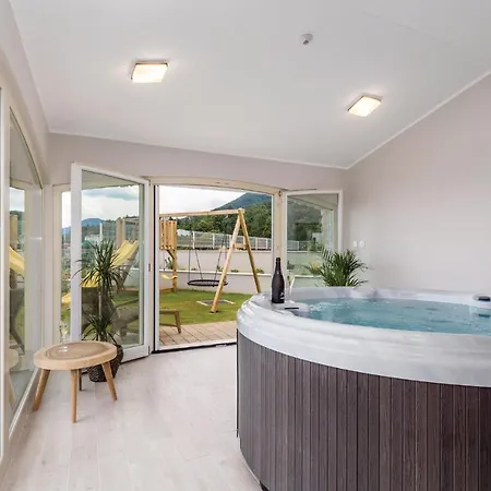 Holiday home Amazing In With 5 Bedrooms, Sauna And Wifi *
