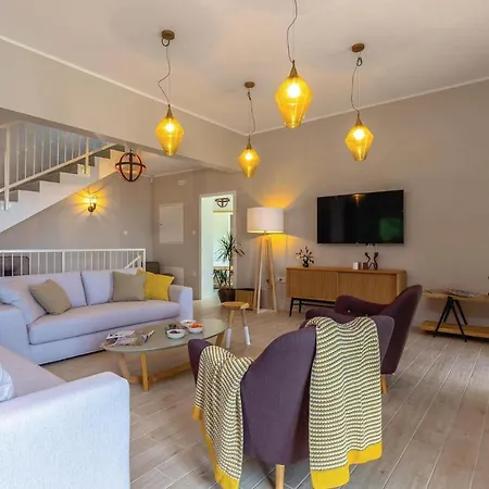 Amazing In With 5 Bedrooms, Sauna And Wifi Holiday home