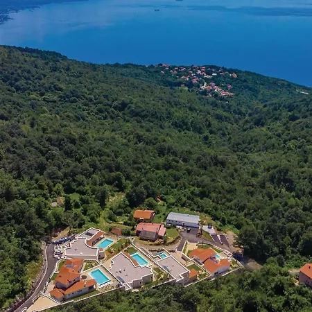 Amazing In With 5 Bedrooms, Sauna And Wifi Veprinac