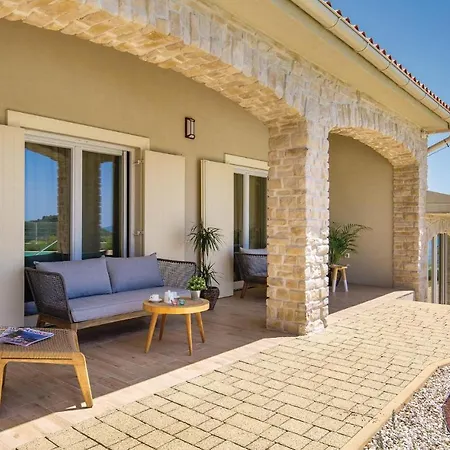 Amazing In With 5 Bedrooms, Sauna And Wifi Veprinac
