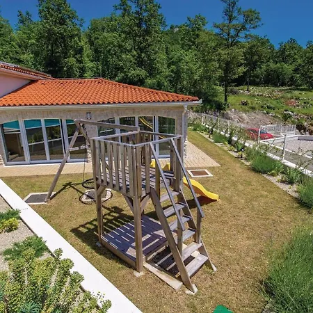 Amazing In With 5 Bedrooms, Sauna And Wifi Holiday home Veprinac