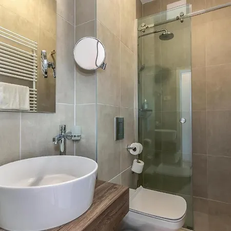 Amazing In With 5 Bedrooms, Sauna And Wifi