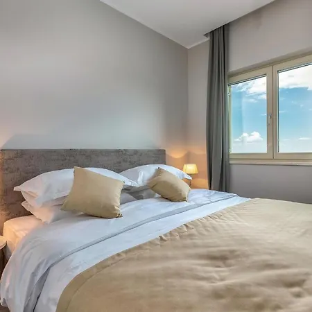 Amazing In With 5 Bedrooms, Sauna And Wifi