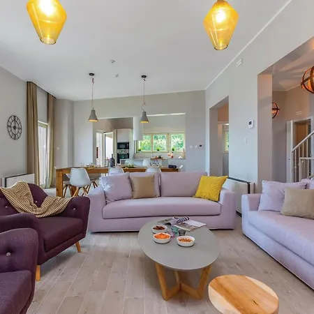 Amazing In With 5 Bedrooms, Sauna And Wifi Holiday home Veprinac