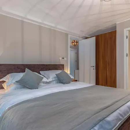 Amazing In With 5 Bedrooms, Sauna And Wifi Holiday home *