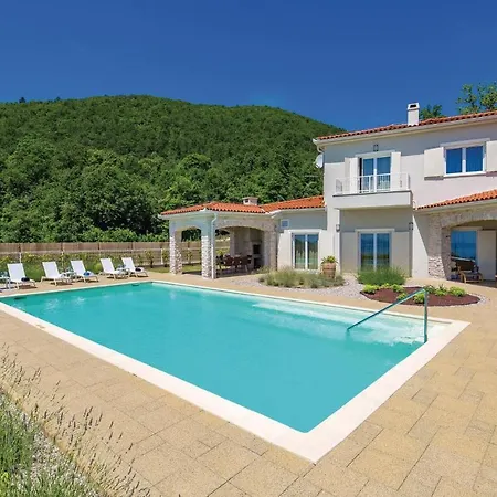 Amazing In With 5 Bedrooms, Sauna And Wifi *