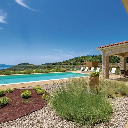 Amazing In With 5 Bedrooms, Sauna And Wifi Holiday home