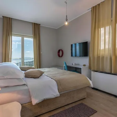 Holiday home Amazing In With 5 Bedrooms, Sauna And Wifi