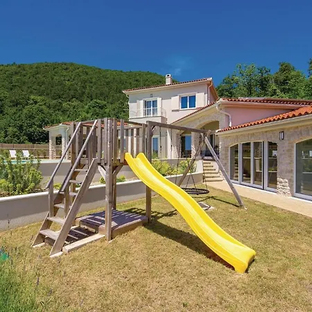Amazing In With 5 Bedrooms, Sauna And Wifi