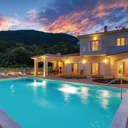 Holiday home Amazing In With 5 Bedrooms, Sauna And Wifi