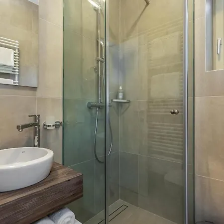 Amazing In With 5 Bedrooms, Sauna And Wifi Holiday home *