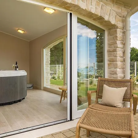 Amazing In With 5 Bedrooms, Sauna And Wifi Holiday home Veprinac